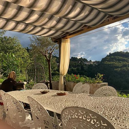 La Casa Sulla Collina Del Castello Villa Breno Buitenkant foto