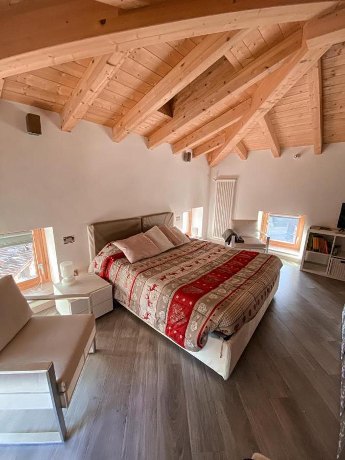 La Casa Sulla Collina Del Castello Villa Breno Buitenkant foto
