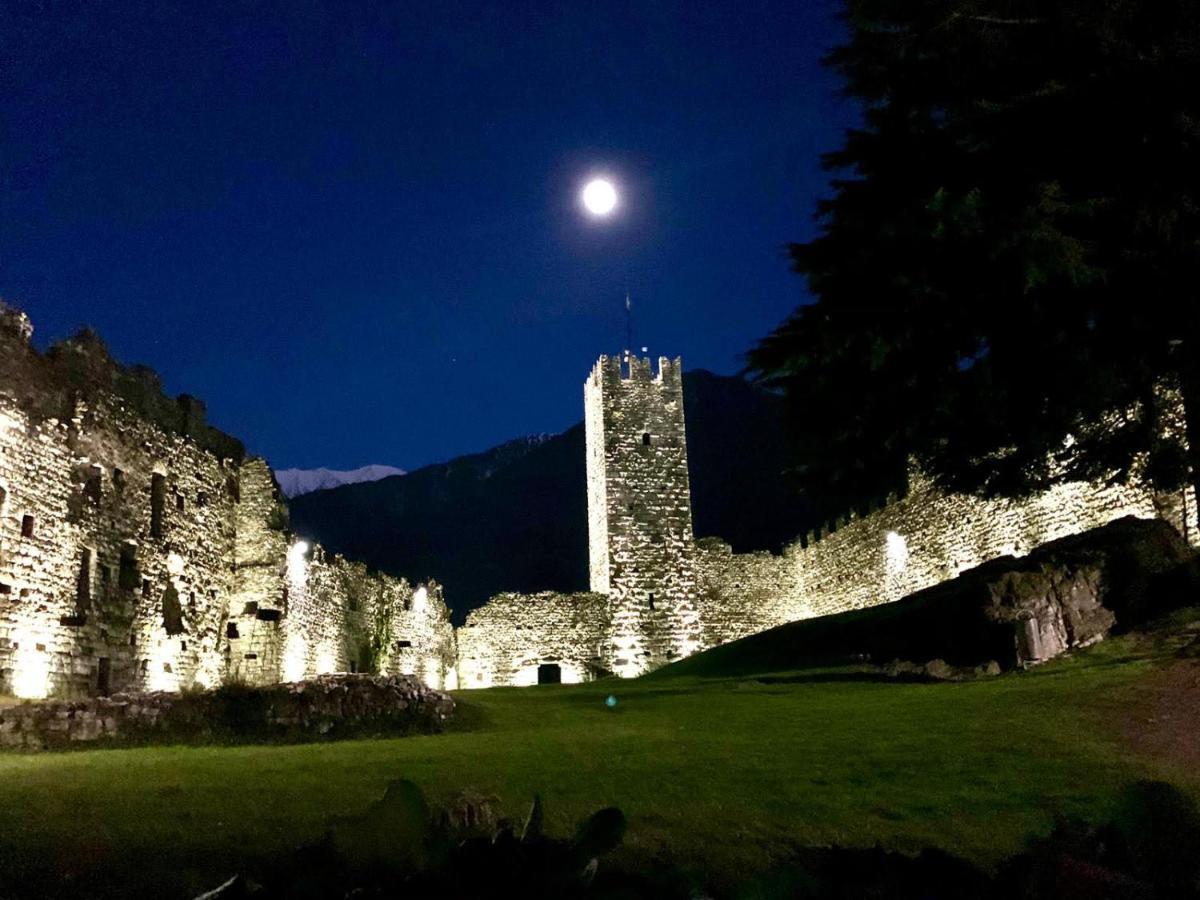 La Casa Sulla Collina Del Castello Villa Breno Buitenkant foto