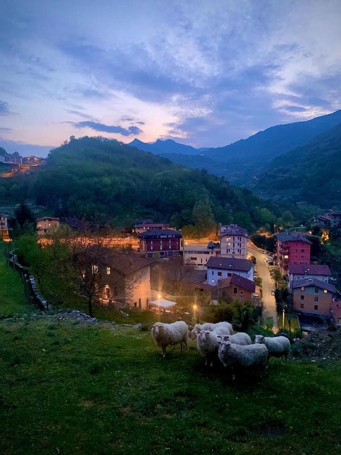 La Casa Sulla Collina Del Castello Villa Breno Buitenkant foto