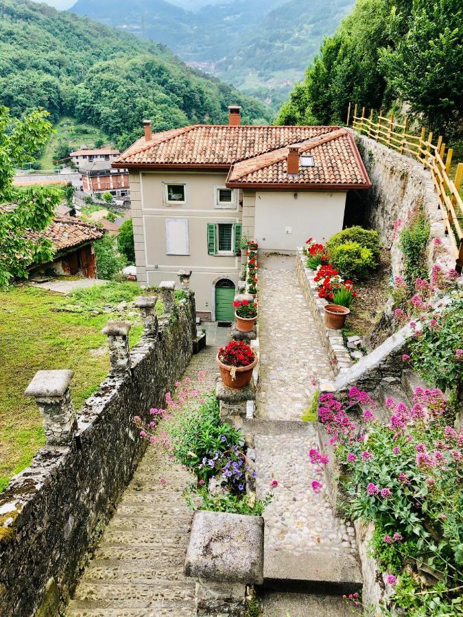 La Casa Sulla Collina Del Castello Villa Breno Buitenkant foto