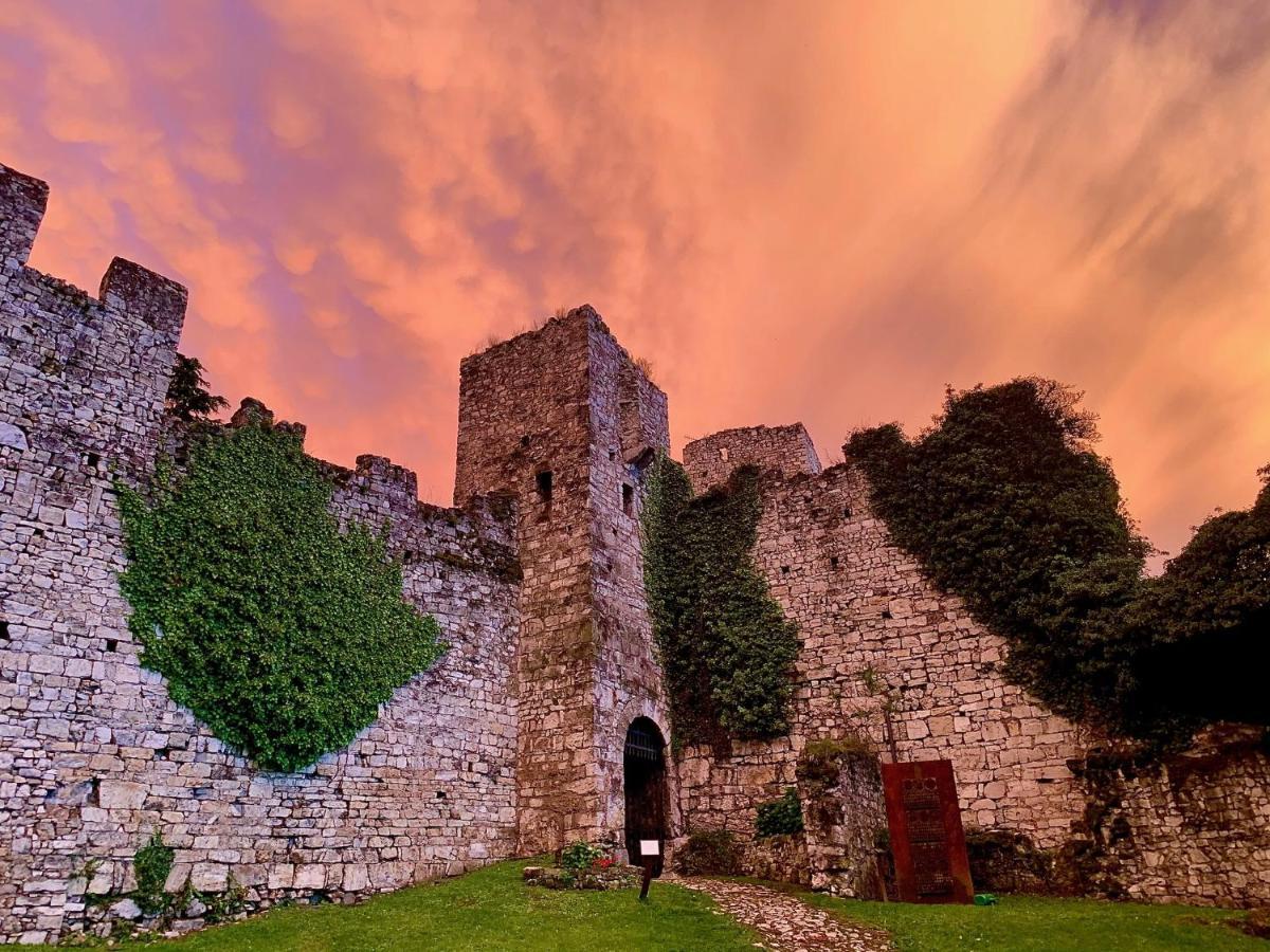 La Casa Sulla Collina Del Castello Villa Breno Buitenkant foto