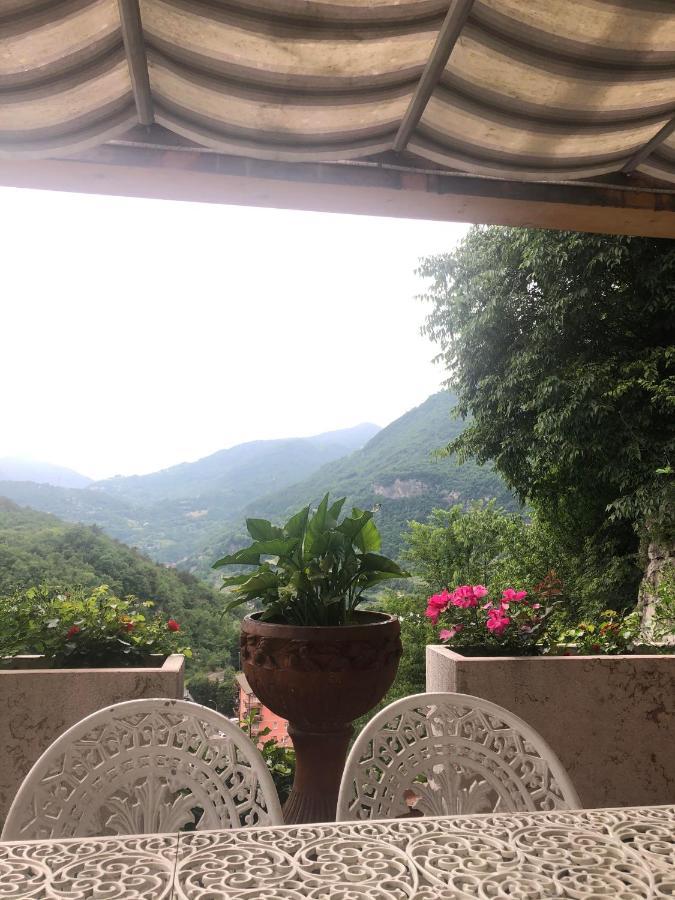 La Casa Sulla Collina Del Castello Villa Breno Buitenkant foto