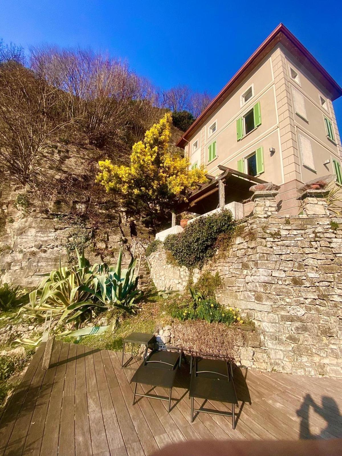 La Casa Sulla Collina Del Castello Villa Breno Buitenkant foto